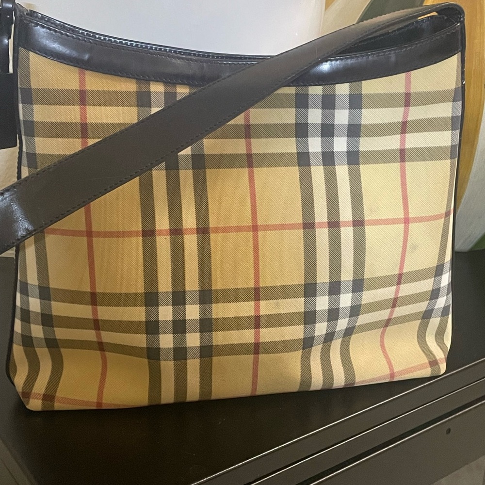 Burberry Beige and Black Plaid Tote with Wallet - Picture 4 of 13